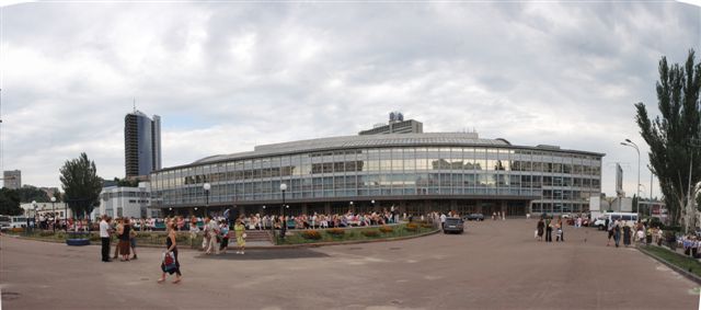 ТЕРМІНОВО!!! В Києві замінували “Палац спорту”, невідомий повідомив, що будуть страшні жертви