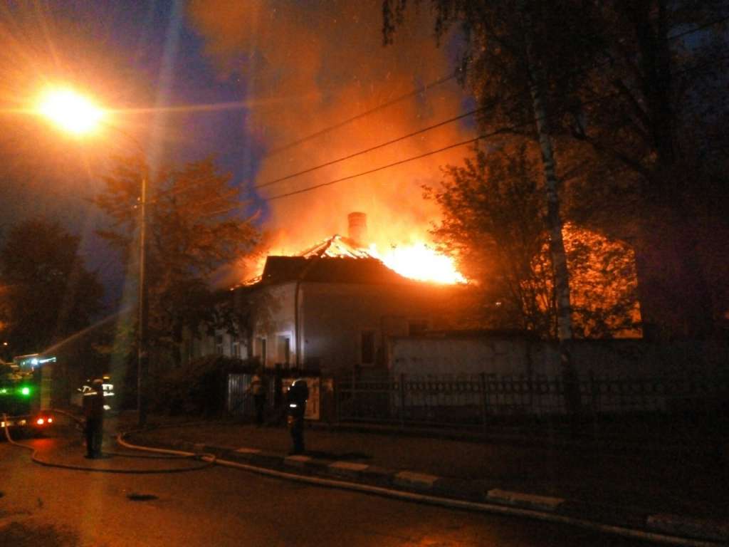 Страшна трагедія! Підпалили будинок відомого депутата, подробиці інциденту шокують
