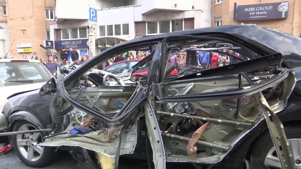 “Все в крові та скалічена вибухом мати”: Стало відомо, що сталось з дитиною, яка була всередині підірваної в центрі Києва машині