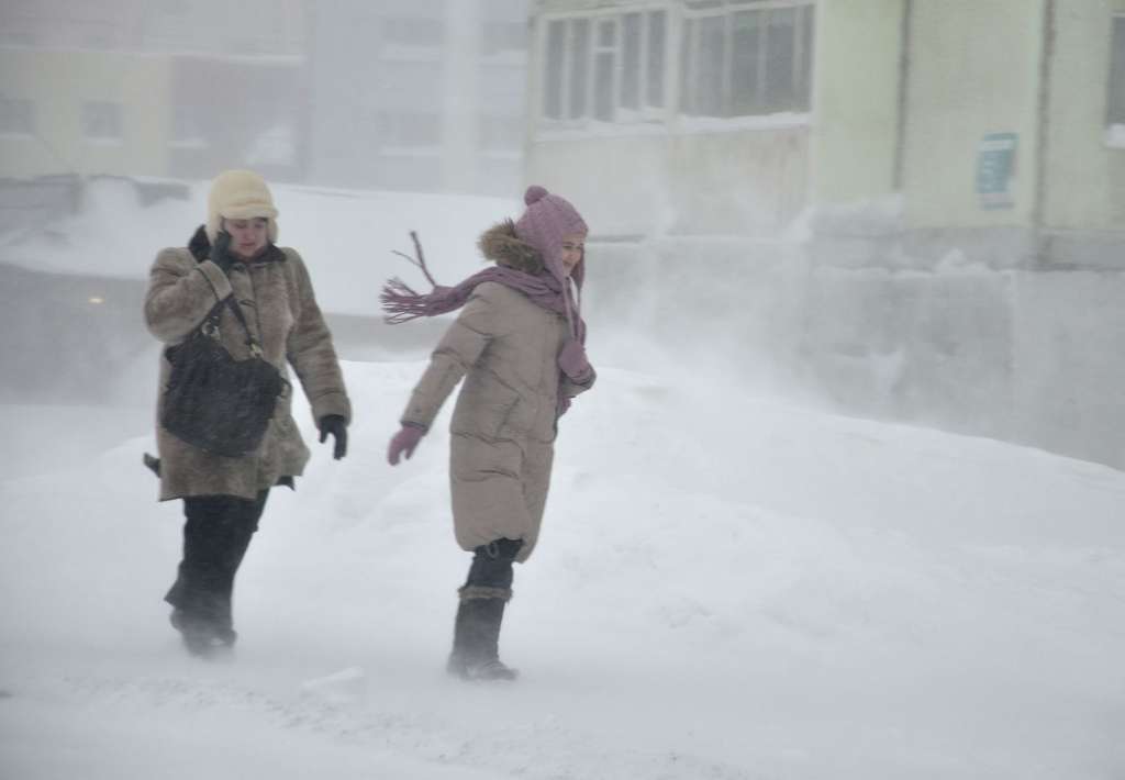 “Штормові вітри, які триватимуть протягом вихідних”: на Україну насувається шторм зі снігом