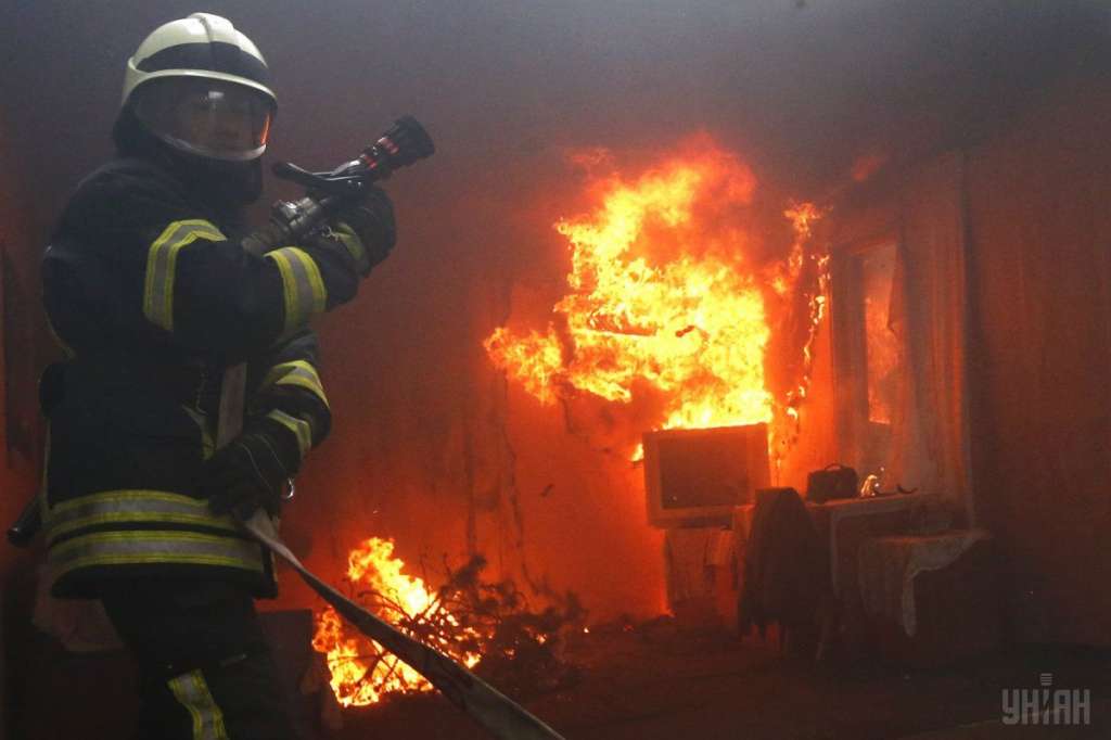 На Хмельниччині сталася пожежа в житловому будинку, загинула жінка