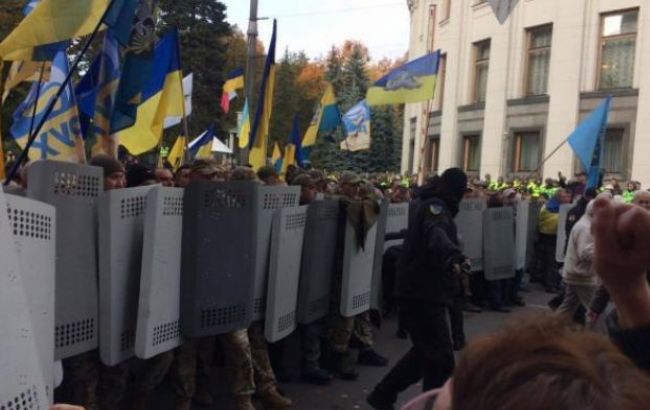 “Проплачені та щирі мітинги – це класика українського протесту…”: Луценко виступив з різкою заявою