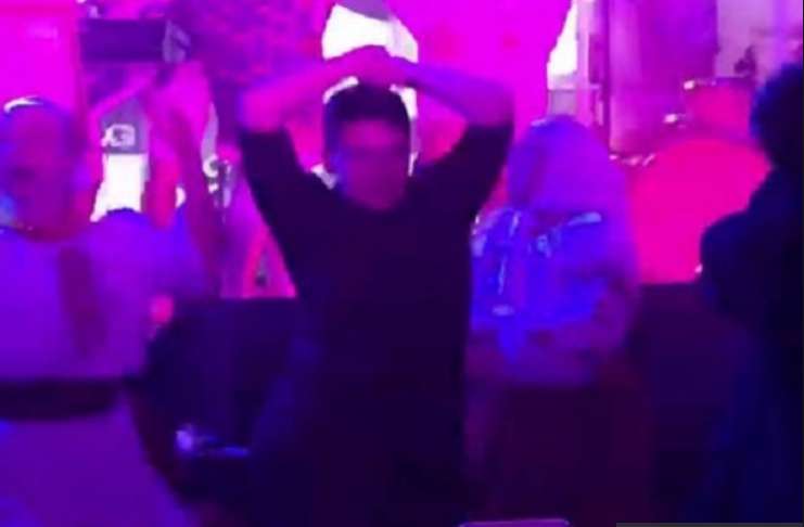 Дикі танці: З’явилось відео, як Савченко “зажигала” під Сердючку на дні народження Гордона