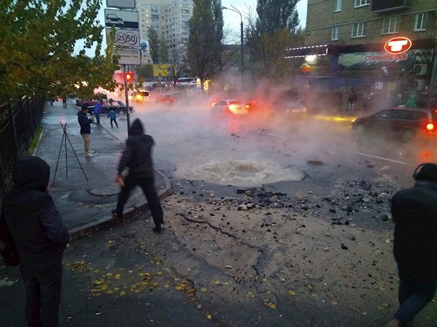 “Все через ср*ку!”: У Києві справжнє лихо через прорив гарячих труб