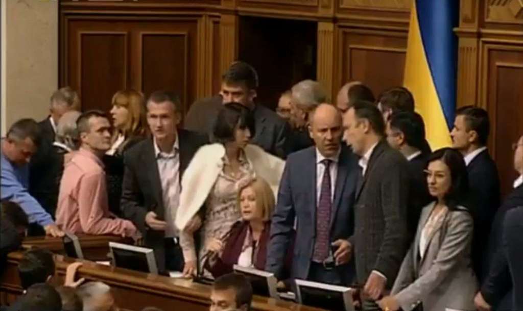 “Дорослі дядьки і тітки…”: Геращенко з трибуни емоційно звернулася до депутатів у Раді