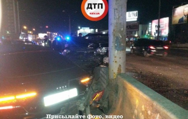 “Зіткнулись аж 4 машини”: Нічна ДТП у Києві, є постраждалі
