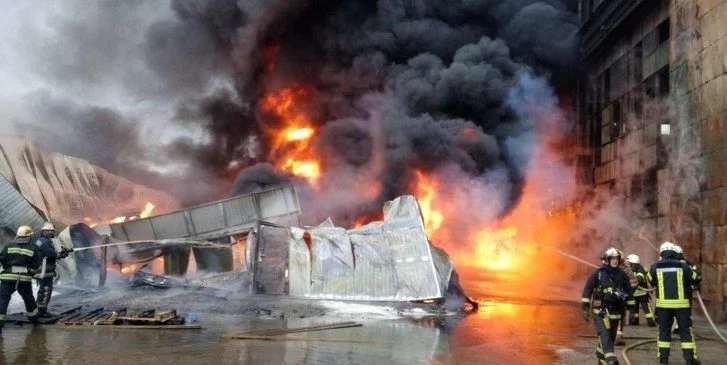 “Вогонь і дим…”: Сильна пожежа в Києві