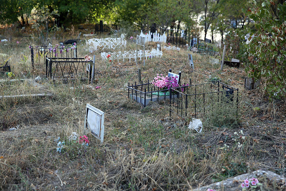 “Встановлено приблизно з десяток хрестів”: кияни обурені “кладовищем” в центрі столиці