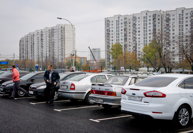 “Збіг?”: У Києві облили кислотою десятки автомобілів (фото)