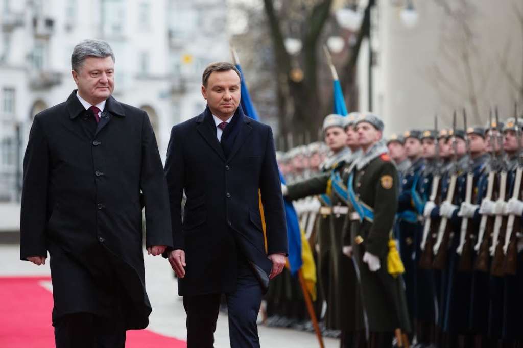 “Це неприйнятно”: Президент Польщі висунув серйозну вимогу Порошенку