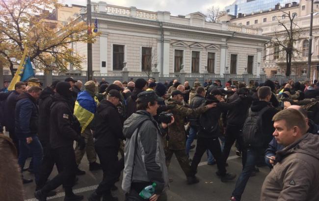 Нацгвардія і військова техніка: у центрі Києва масштабний мітинг