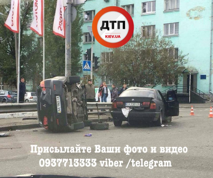 “Лоб в лоб” : Масштабна ДТП у Києві, уламки розкидало по всій дорозі