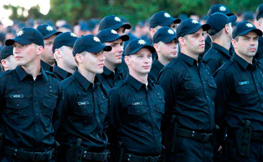 Перевірка документів і обшуки посеред вулиці: Поліція Києва переходить на посилений режим