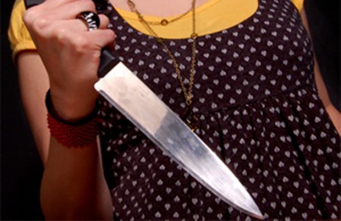 Прямо в груди: Киянка напала на свого чоловіка з ножем