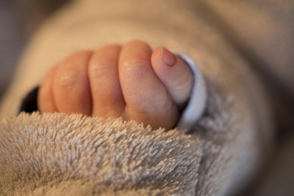 “Побачила, що дитина не дихає лише вранці”: Жахлива смерть немовляти у Тернополі