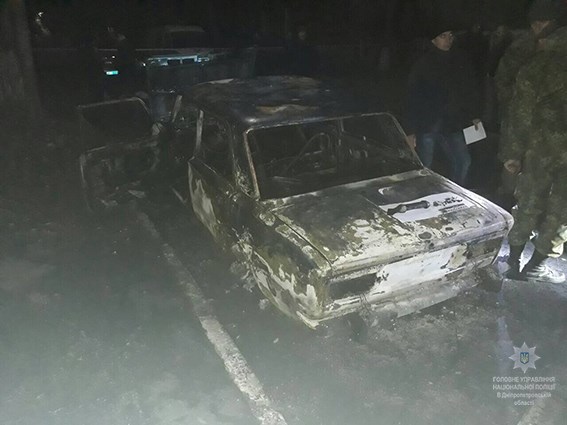 На Дніпропетровщині авто поліцейських розстріляли з гранатомета, є постраждалі