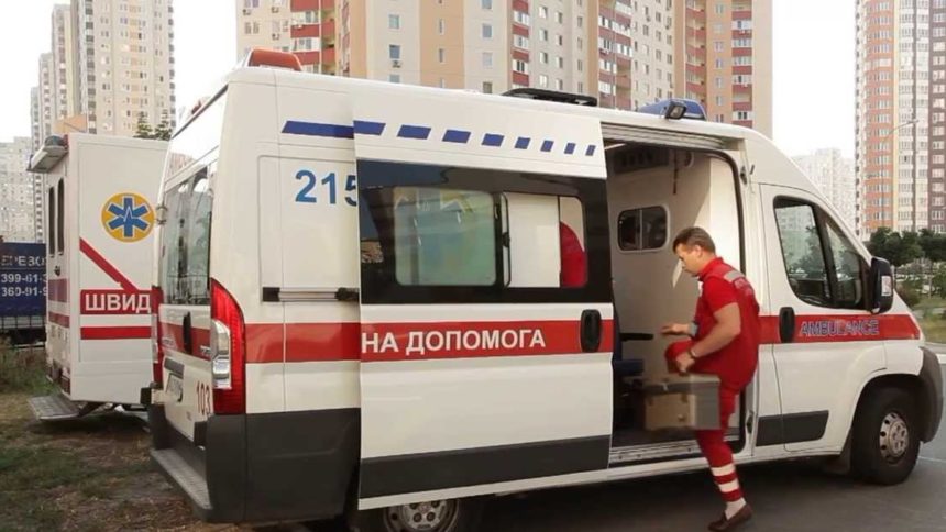 “Народився в сорочці”: У Донецьку хлопець, випавши з вікна 7-го поверху, вижив