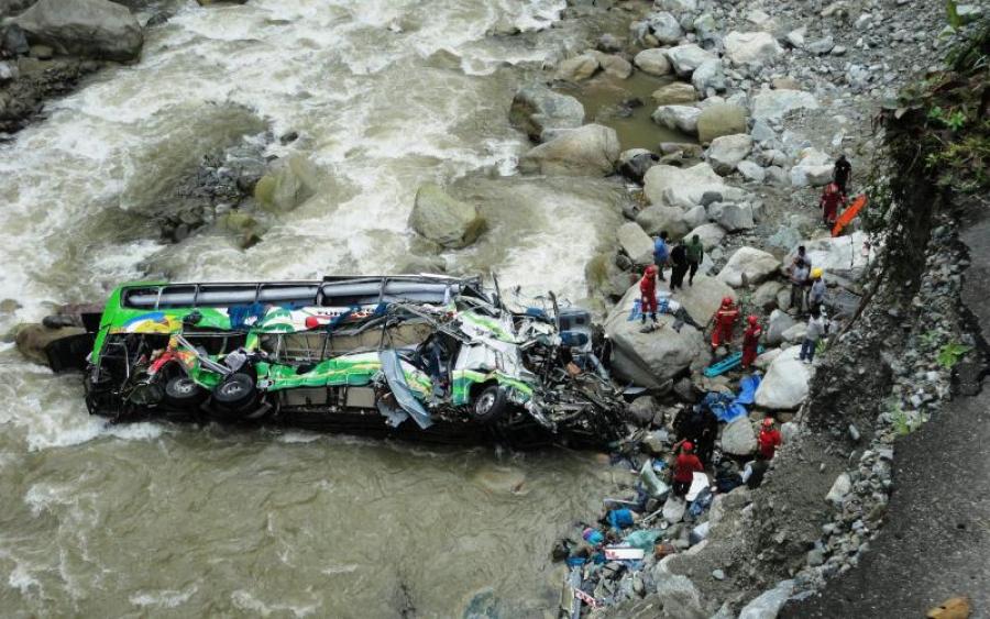 “Водій автобуса намагався здійснити обгін…”: понад 30 людей загинуло на місці внаслідок ДТП