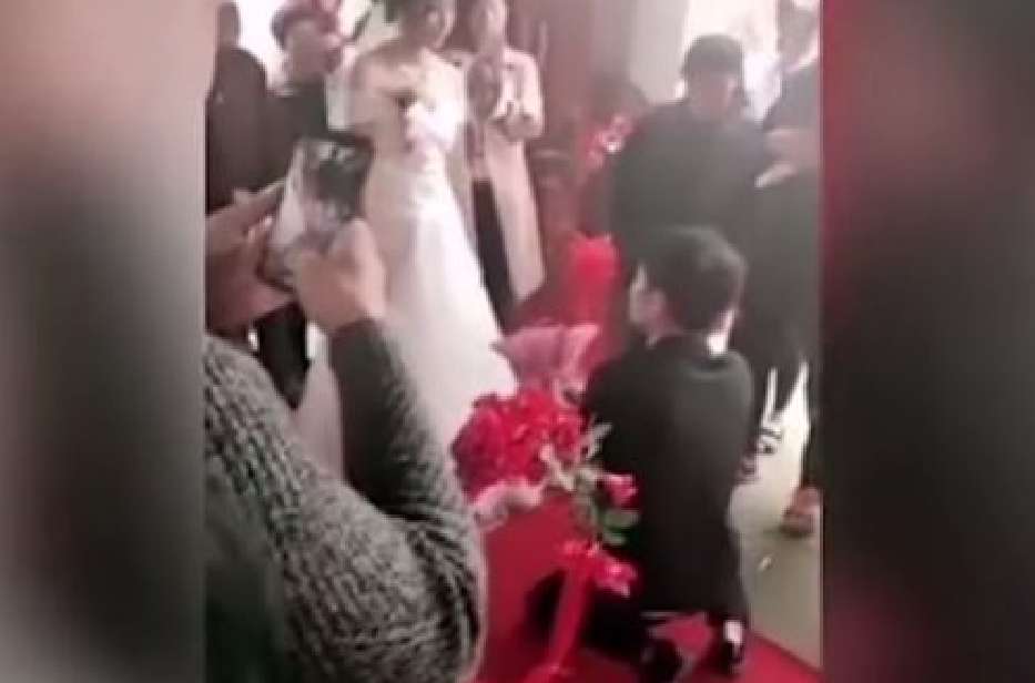 Гості подумали, що це жарт: наречена прямо перед вівтарем відмовила нареченому (Відео)
