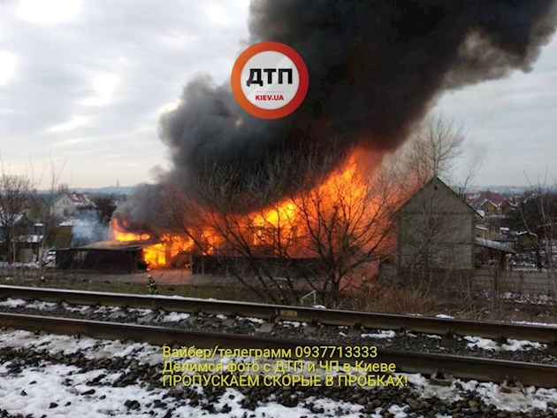 “Вогняне пекло”: в Києві сталася жахлива пожежа в житловому будинку