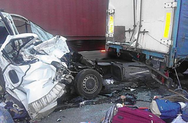 В Києві сталася ДТП, три автівки вщент розбиті