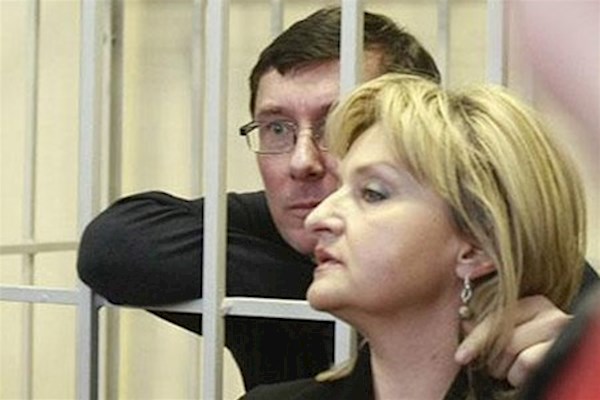 “Ти будеш імпотентом… Дивись мені в очі”: У мережі згадали, як Ірина Луценко прокурора проклинала