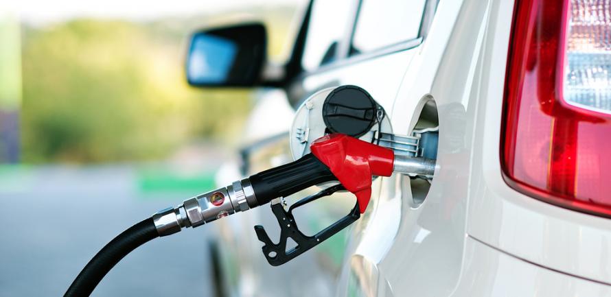“Побили черговий рекорд”: водіям повідомили приголомшуючу новину про те, якою буде ціна на бензин