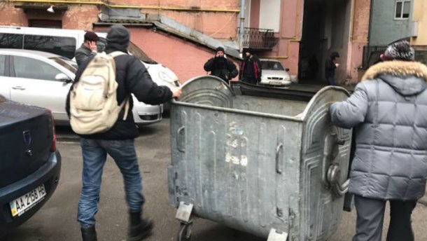 Саакашвілі затримали: Активісти зводять барикади, почались сутички з поліцією: фото, відео