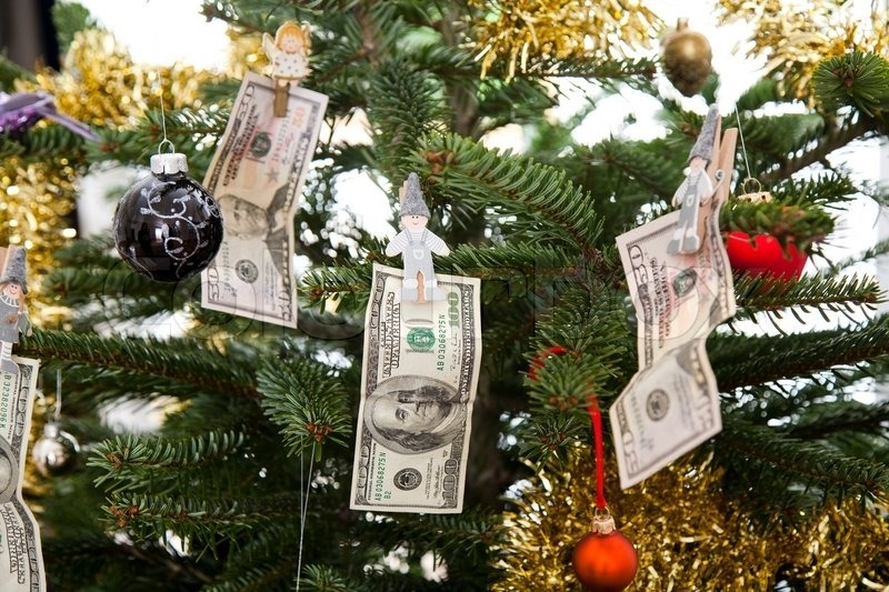 Не мити посуд і одяг з кишенями: як зустріти Новий рік, аби водилися гроші