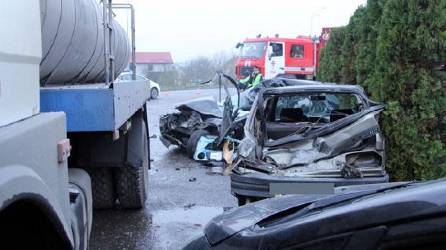“Помер миттєво”: На Львівщині вантажівка влетіла у легковик