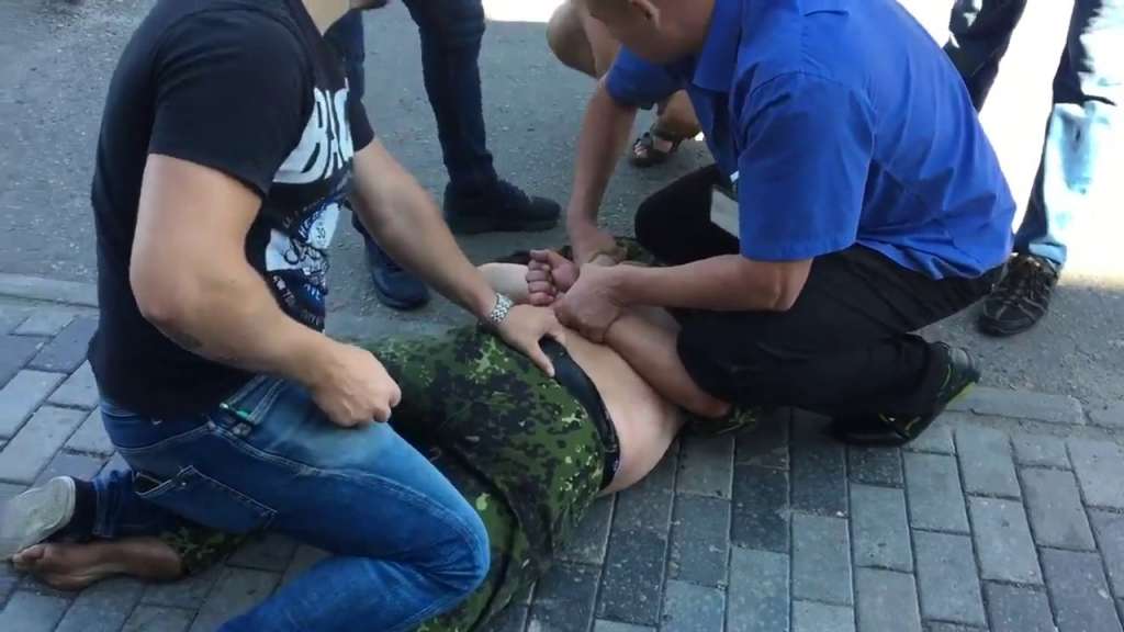 Жахливий випадок! В Києві четверо невідомих жорстоко побили АТОшника і втекли