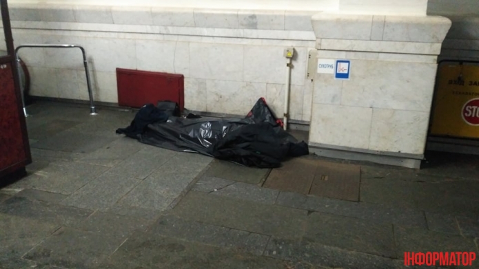 Поліція відмовилась від коментарів: Загадкова смерть у київському метро