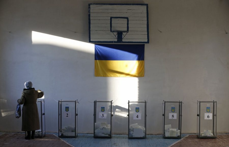 Кого і де сьогодні обиратимуть: в Україні розпочались вибори