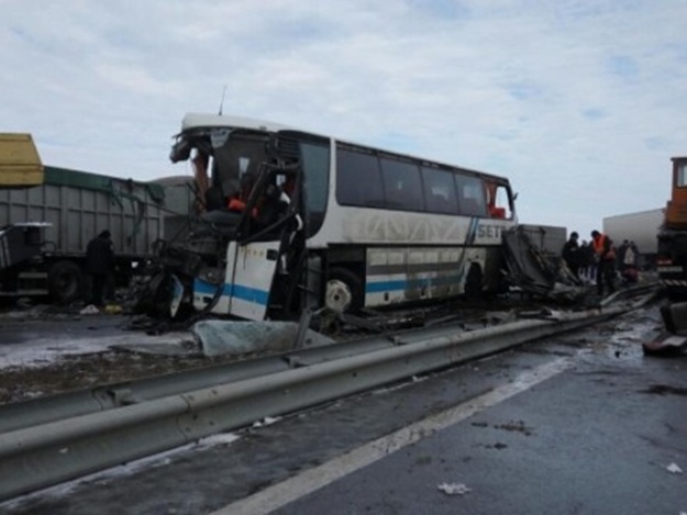 Ще одна трагедія! На Одеській трасі в ДТП потрапила маршрутка з пасажирами, є постраждалі