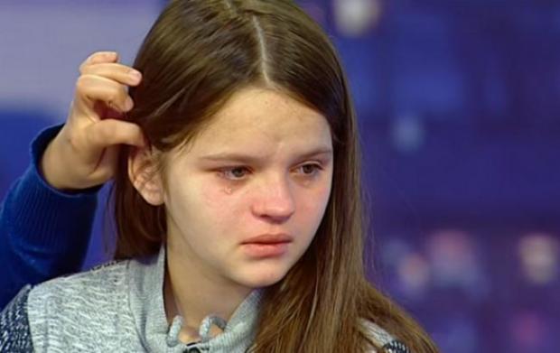 “Мати повії йде”: Ось як живеться 12-річній породіллі з Борислава, вся правда про її страждання