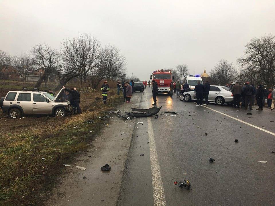 Масштабна ДТП: На Львівщині у жахливій аварії постраждало сім людей, у тім числі троє дітей