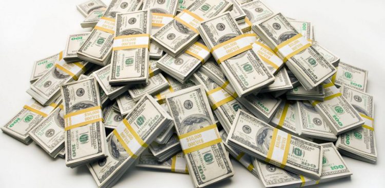 “Привласнив собі $100 тисяч”: На Львівщині співробітник банку привласнив гроші клієнта