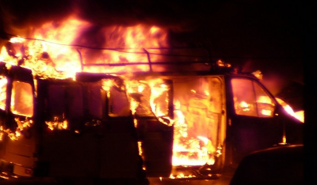 На Полтавщині сталася жахлива пожежа в мікроавтобусі