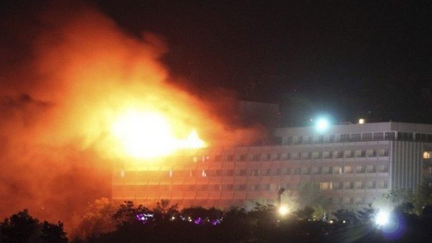 “Жінки і діти кричали…благали”: Журналіст розповів жахливі подробиці  теракту в готелі Кабула
