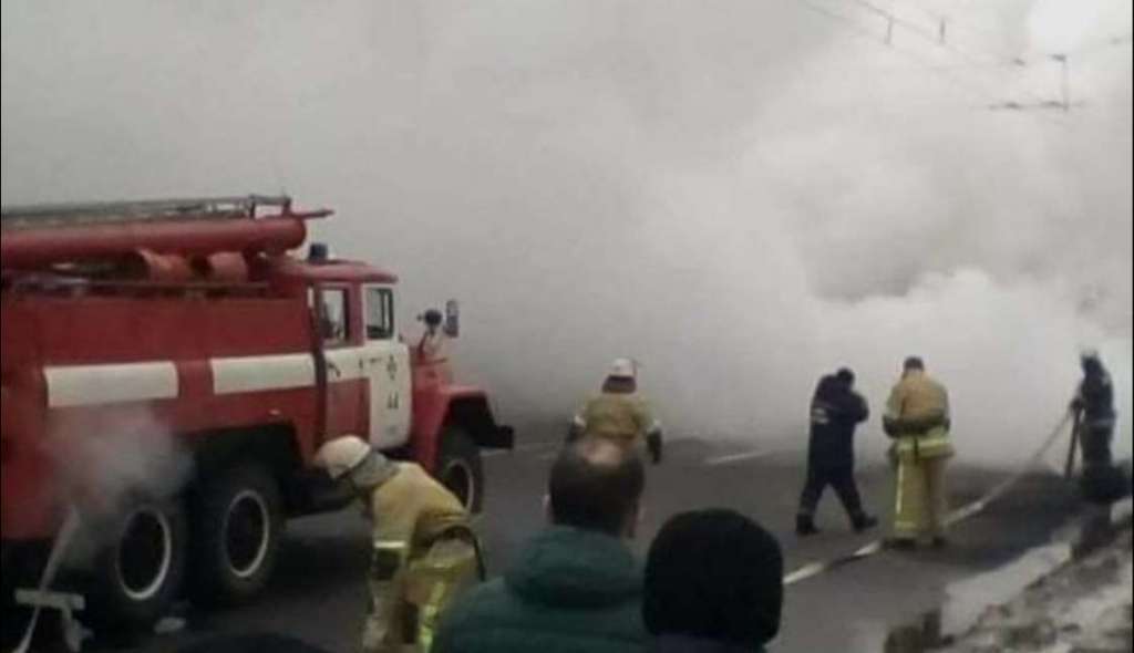 “Стовпи диму і перехрестя у вогні”: Масштабна ДТП “паралізувала” Київ