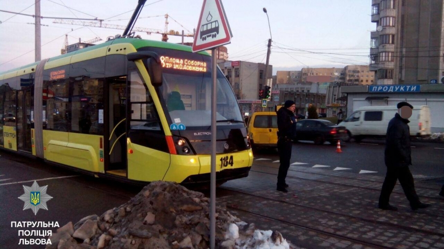“ДТП трапилася з вини водія”: У Львові трамвай потрапив у жахливу аварію