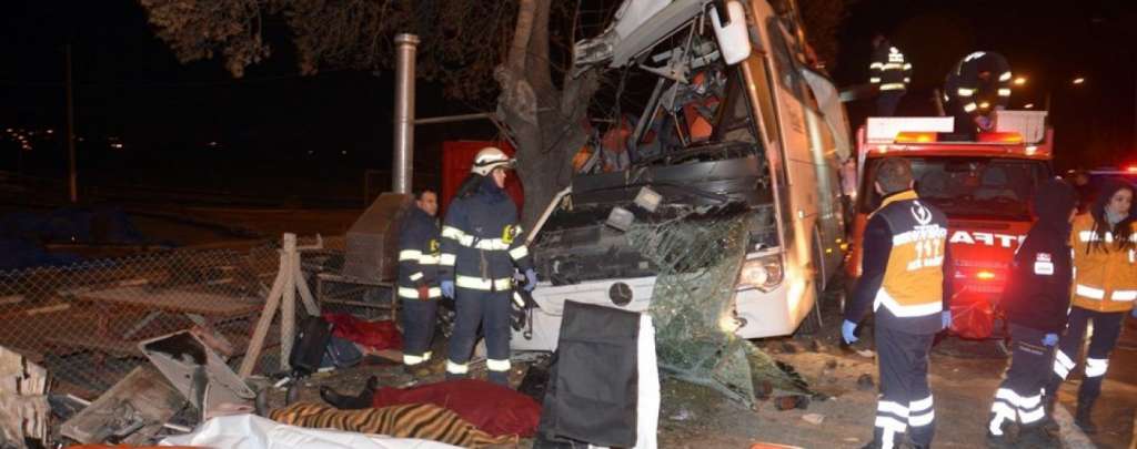 Туристичний автобус налетів на дерево: Загинуло більше десятка пасажирів, ще 40 госпіталізовані