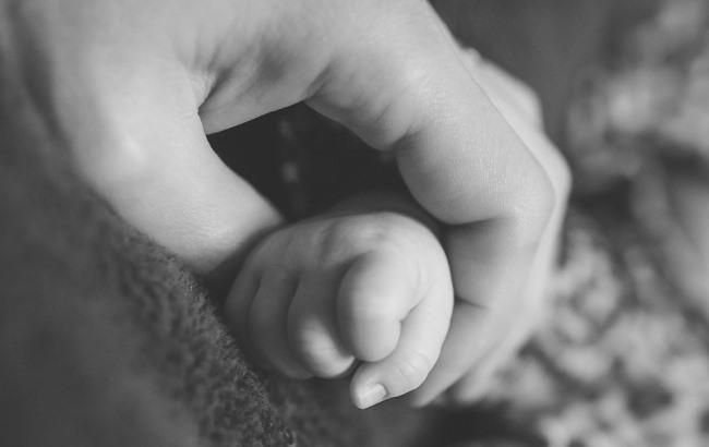 “Жінка заснула під час годування і…”: Трагічна загибель немовляти на Дніпропетровщині