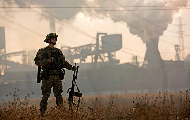 Біля шахти Бутівка поранено українського військового