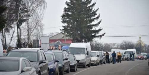“Вони вимагають…”: На Львівщині військові перекрили прикордонну трасу
