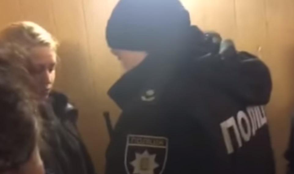 “Змусили роздягнутися і …”: Жінки поскаржилася до прокуратури на принижуючі дії київських поліцейських