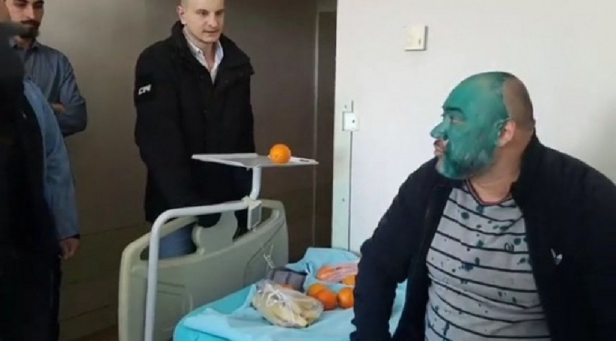 Подарували отруту, а священик облив зеленкою: Як українці провідали “тітушку” Крисина в лікарні