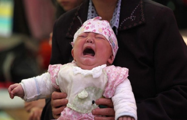 Німець купив в Україні немовля та намагався вивезти його за кордон