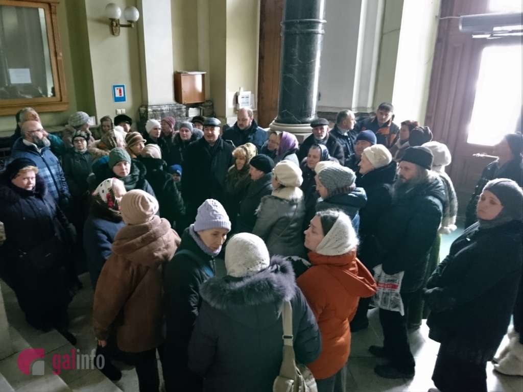 “Підпал був навмисний”: Парафіяни згорілої церкви у Львові влаштували пікет та розповіли, що сталось насправді
