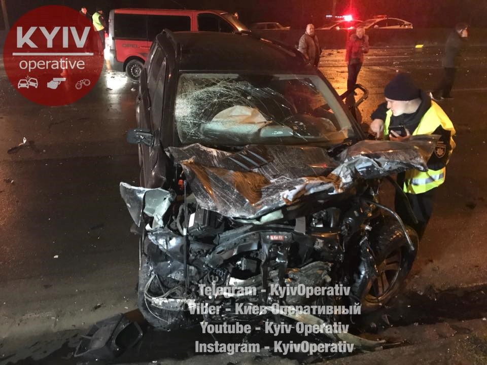 “Mercedes на величезній швидкості в’їхав “лоб в лоб” в Dacia”: В Києві сталася жахлива смертельна ДТП